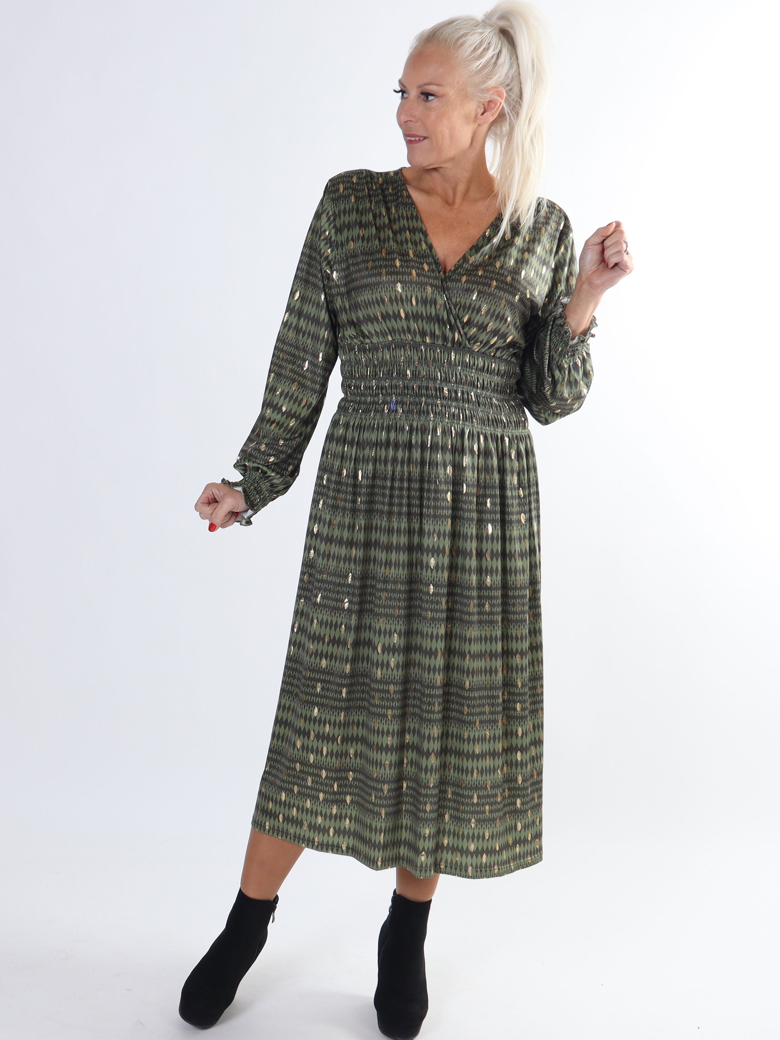 Pams Stripe Midi L/S - Mönstrad klänning med gulddetaljer i plusstorlek